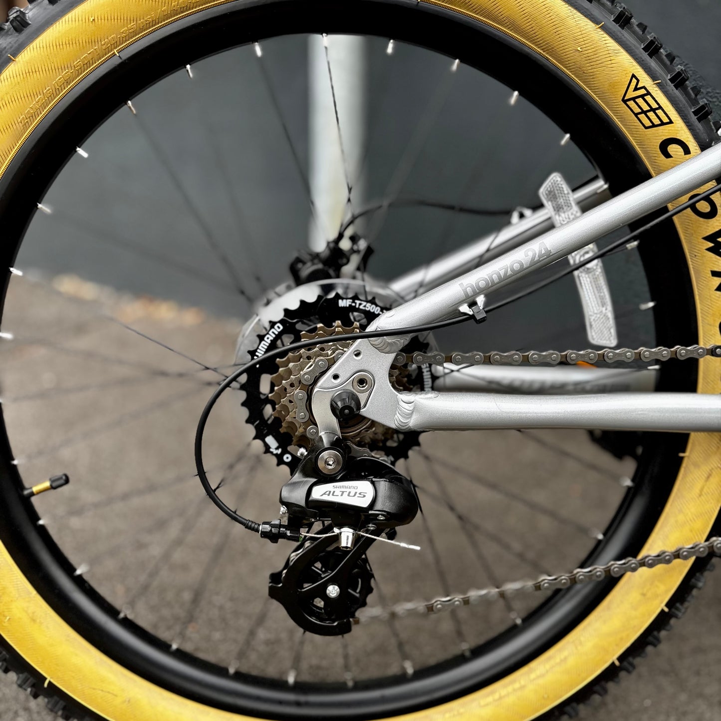 KONA - Honzo Hardtail 24” (SILVER)