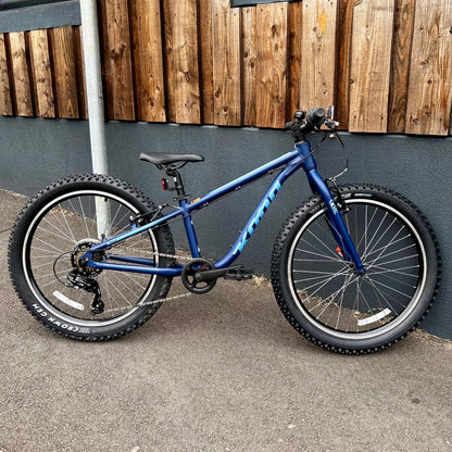 KONA - Hula Youth Hardtail 24” (BLUE)